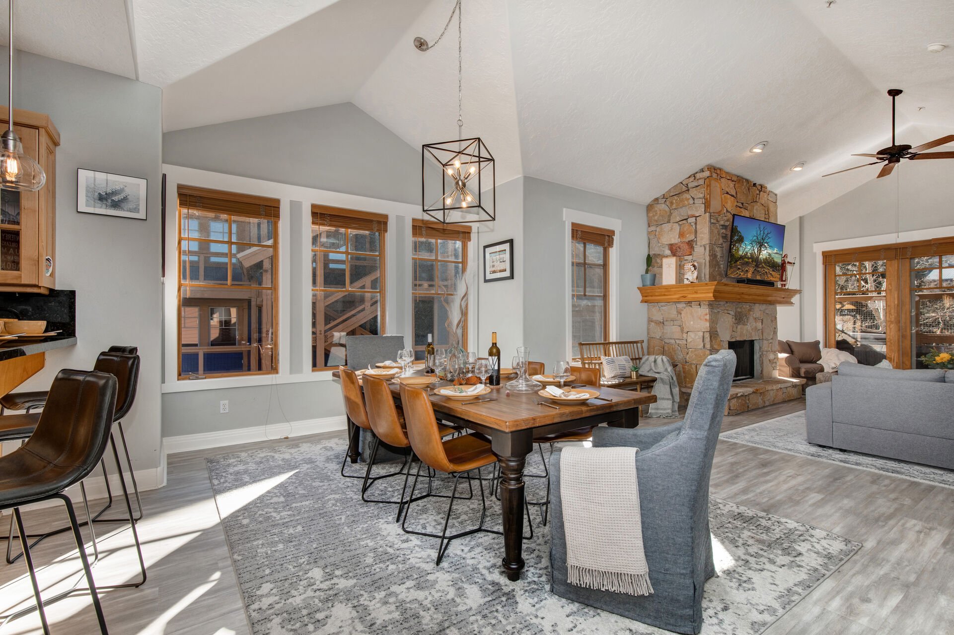 Dining Area with seating for 8