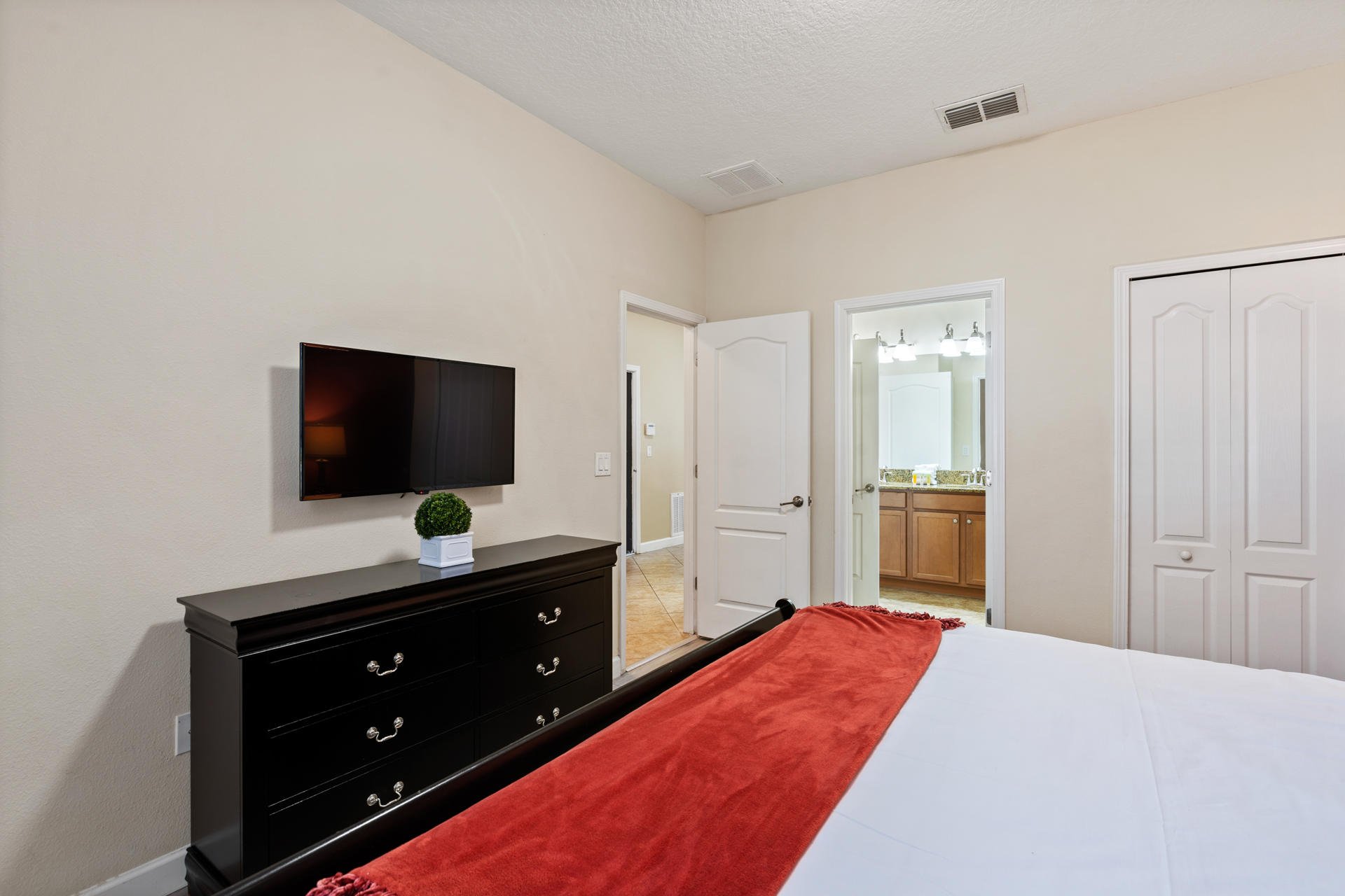 King Bedroom 2 39