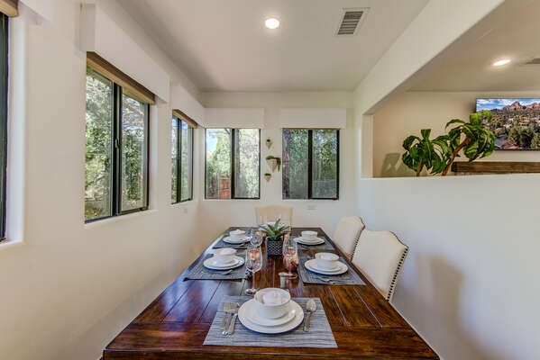 Dining Area with Seating for Six