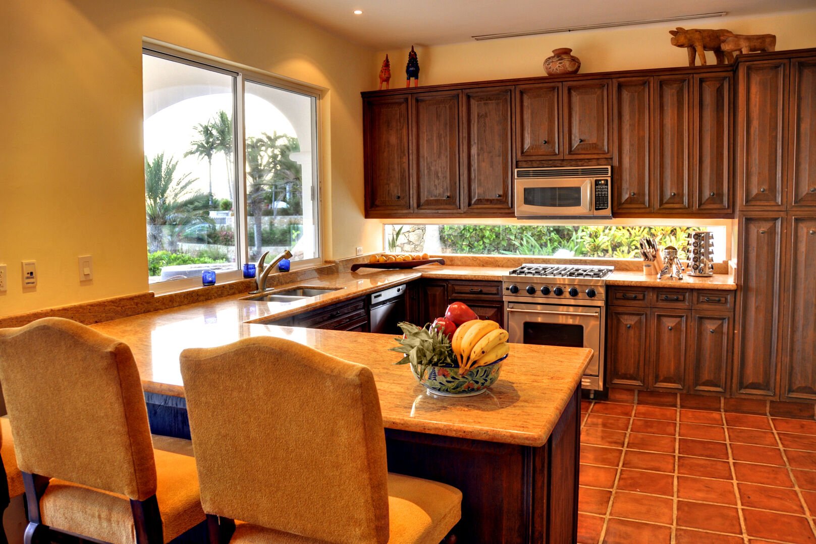 Fully Equipped Kitchen with Breakfast Bar Seating