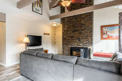 Living Room, Fireplace (Pellet Stove), Flatscreen TV