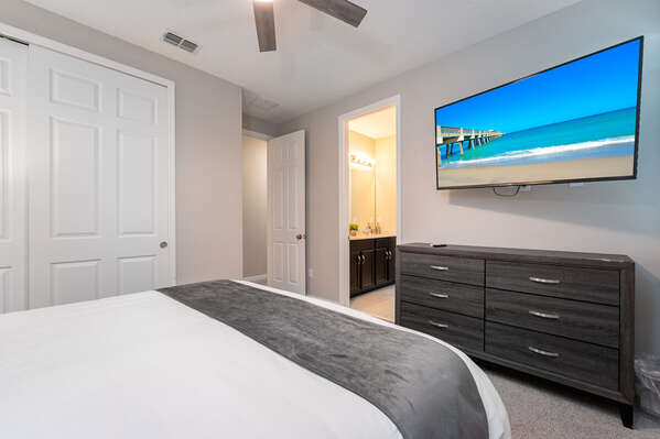 Upstairs Bedroom showing TV and bath entry