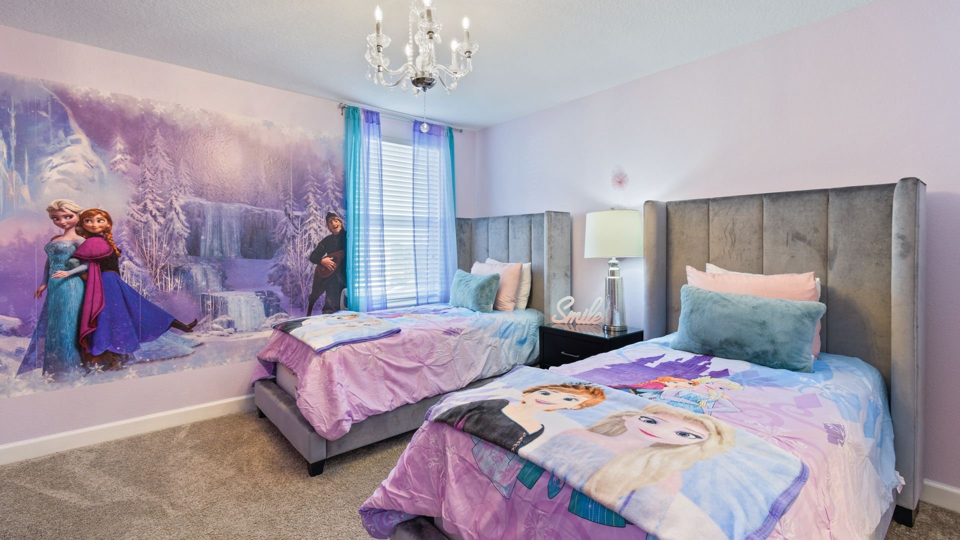 Two Twins Bedroom 6
Upstairs
Shared Bathroom
Frozen Theme