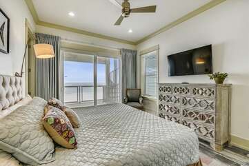 King bedroom on 2nd floor with Gulf view, balcony access and private bathroom