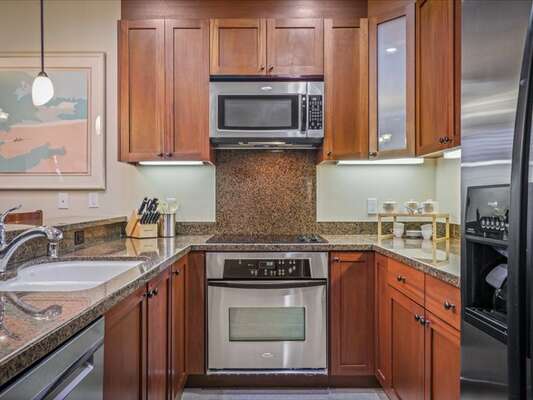 Fully equipped kitchen, granite counters, stainless-steel appliances
