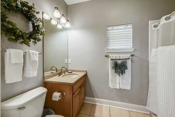 Full bathroom with shower/tub combo