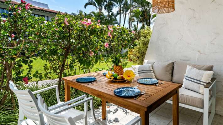 Outdoor dining on your lanai