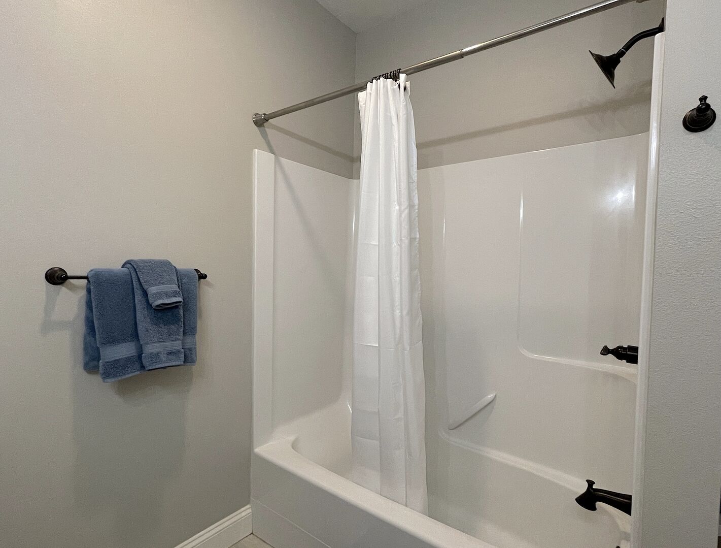 Bathroom 2 Hall Bath Tub/Shower Combo