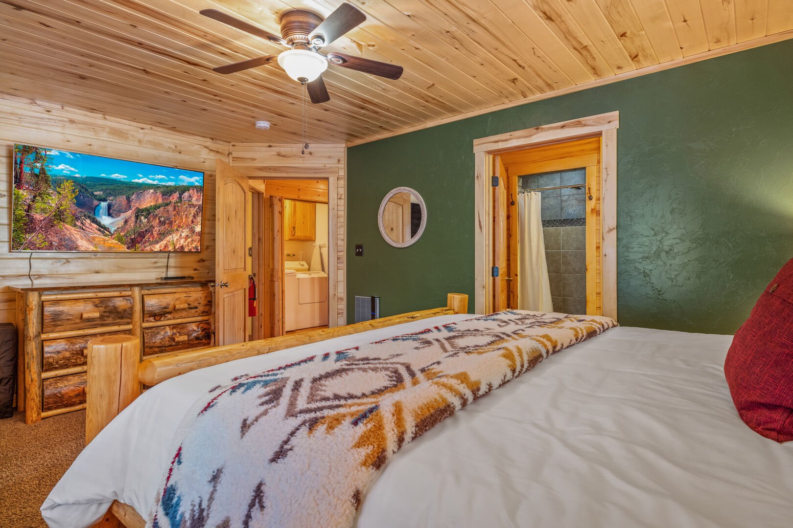 Mountain General ~ master bedroom w/ king sized bed and private ensuite bathroom