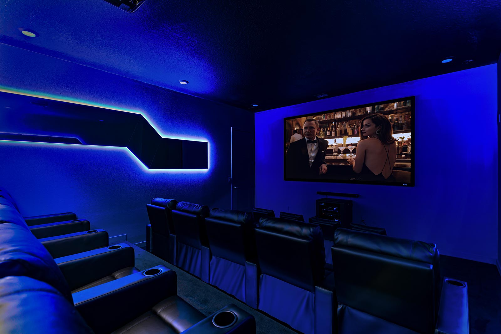 [amenities:theater-room:2] Theater Room