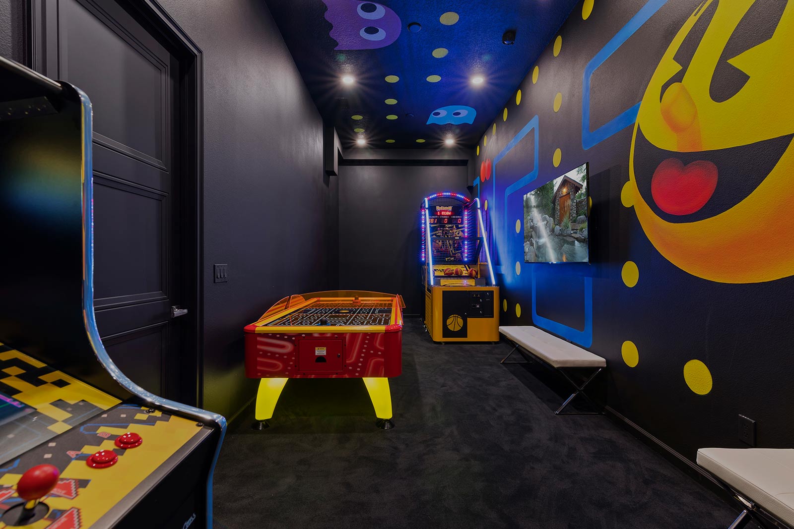 [amenities:game-room:2] Game Room