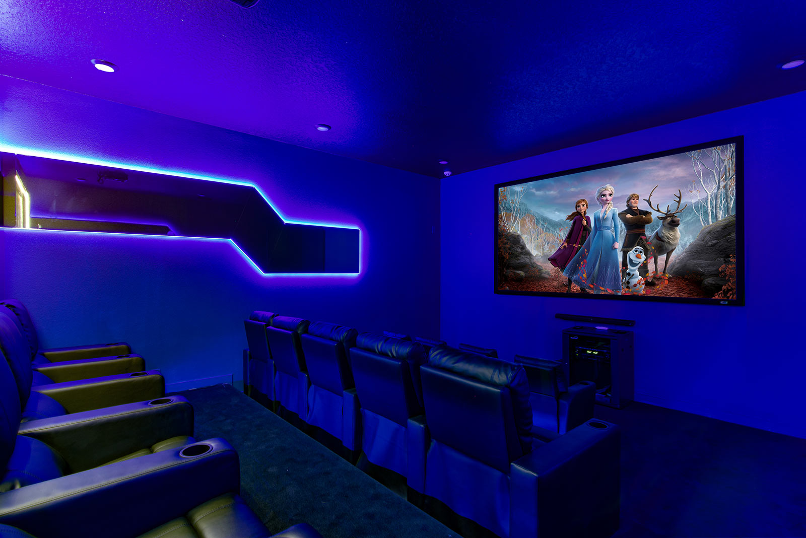 [amenities:theater-room:3] Theater Room