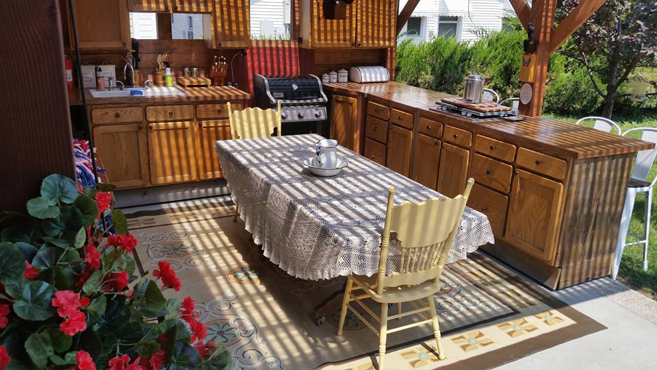 Outdoor Dining/Kitchen in the Summer