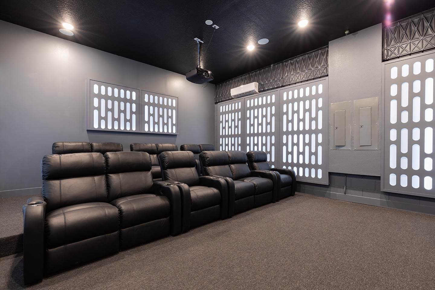 [amenities:home-theater:2] Home Theater