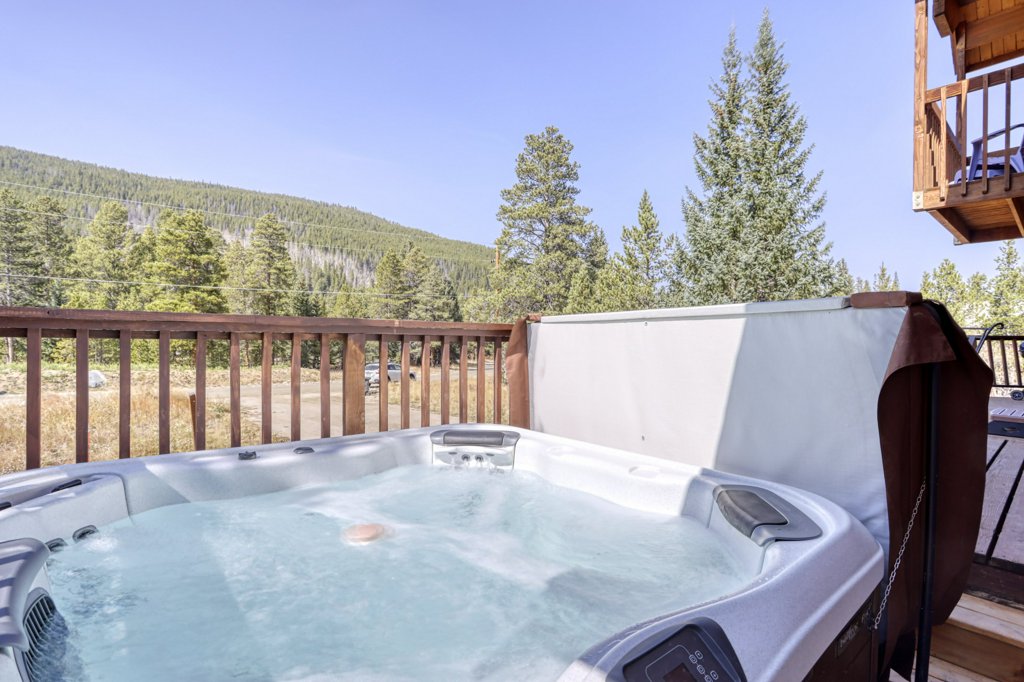 **New Listing** Private Hot Tub, Pet Friendly, On Bus Route Photo