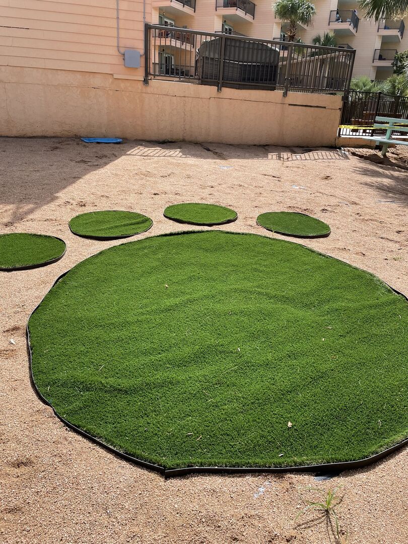 Maravilla is one of the few pet friendly resorts on Galveston Island.  It has it's own dog park for your canine friends.
