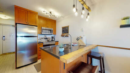 Fully Equipped Kitchen w/ Stainless Steel Appliances