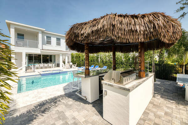 Take advantage of the Florida weather and grill out courtesy of your resort-style tiki bar with BBQ