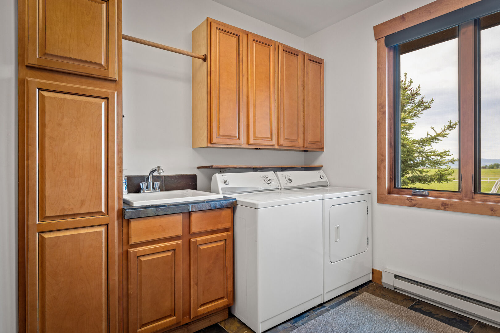 Teton Melody ~ washer and dryer on main level