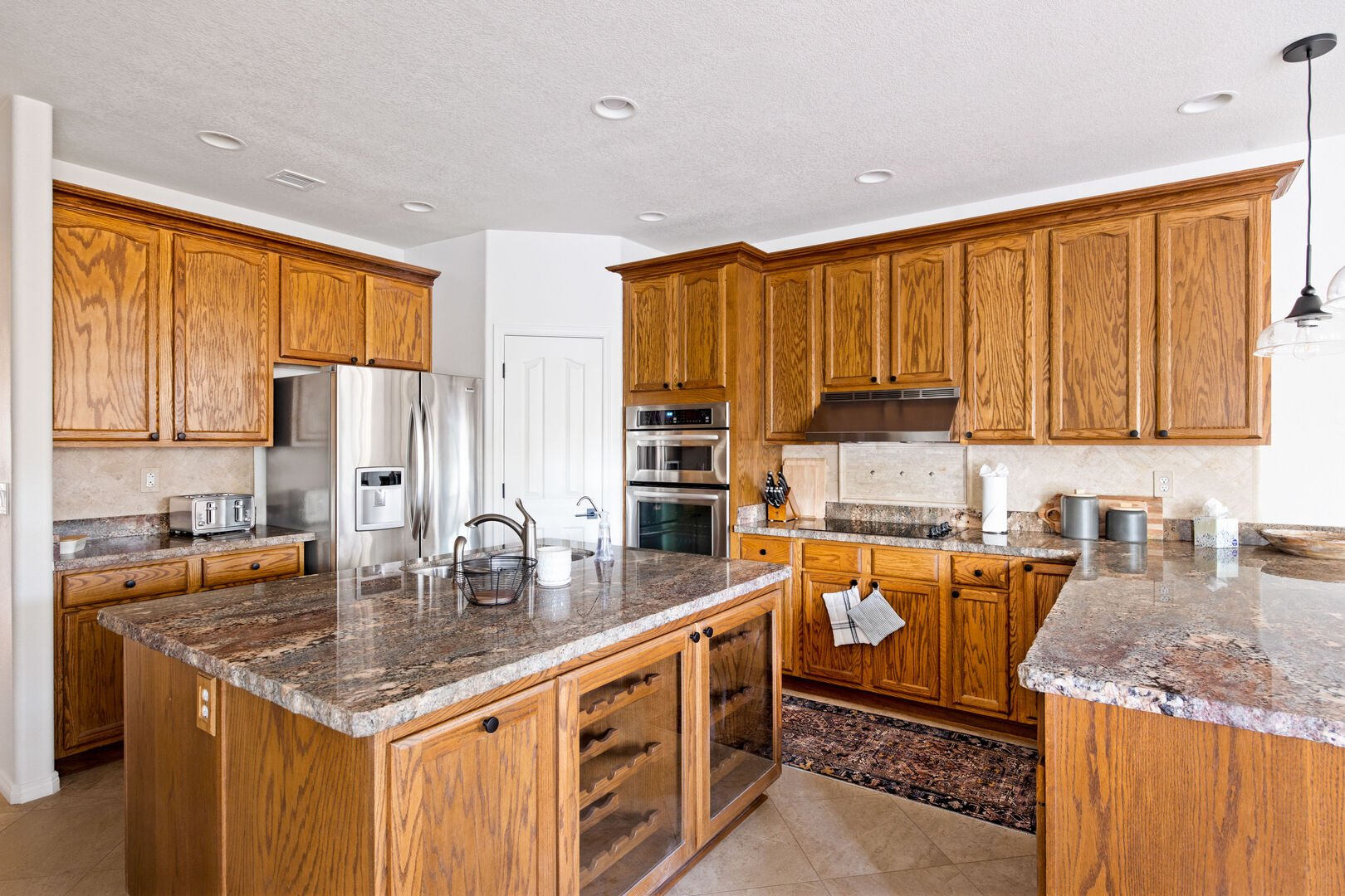 Fully Equipped Kitchen w/ Large Center Island