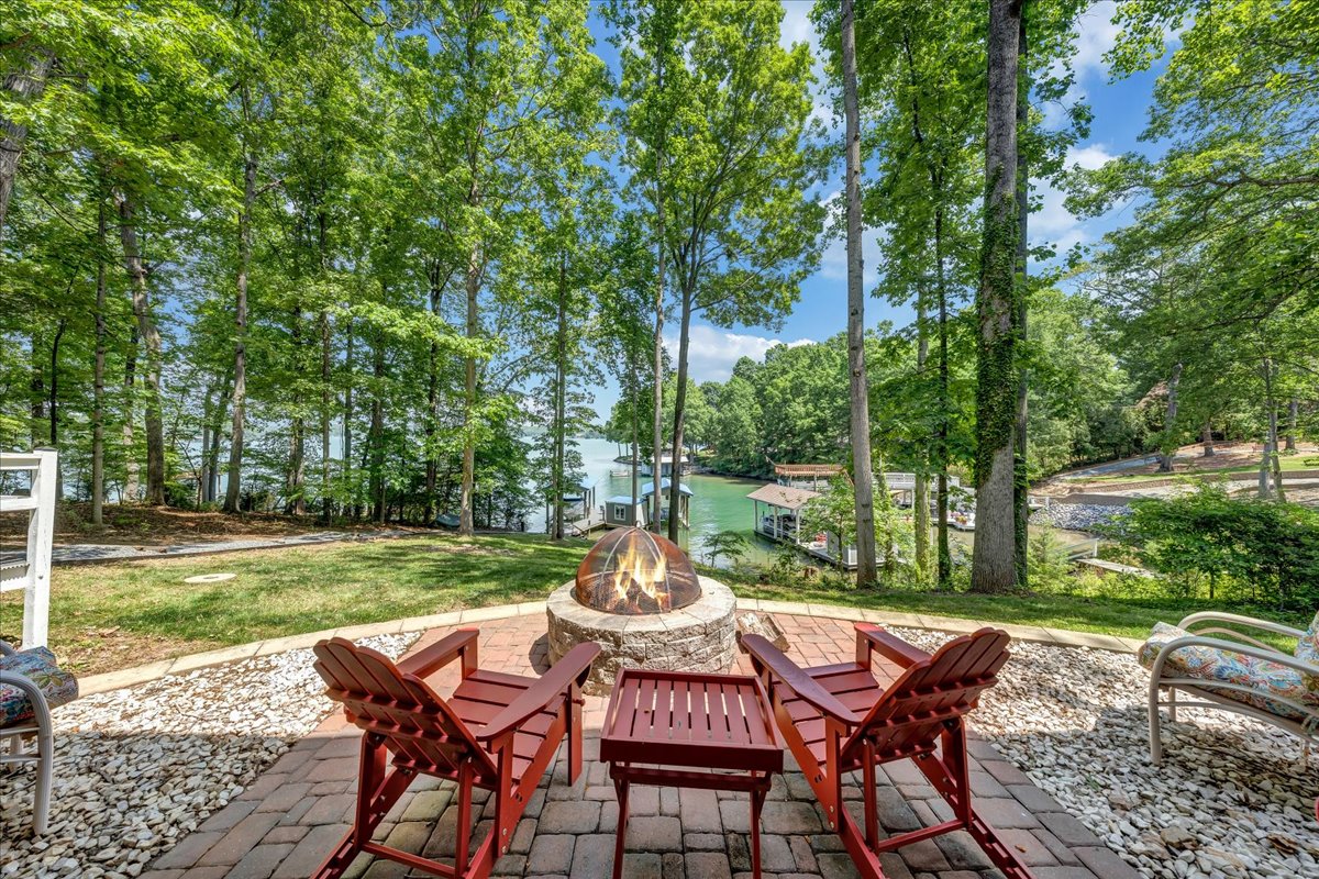 LAKE Reflections: Lakefront with private dock