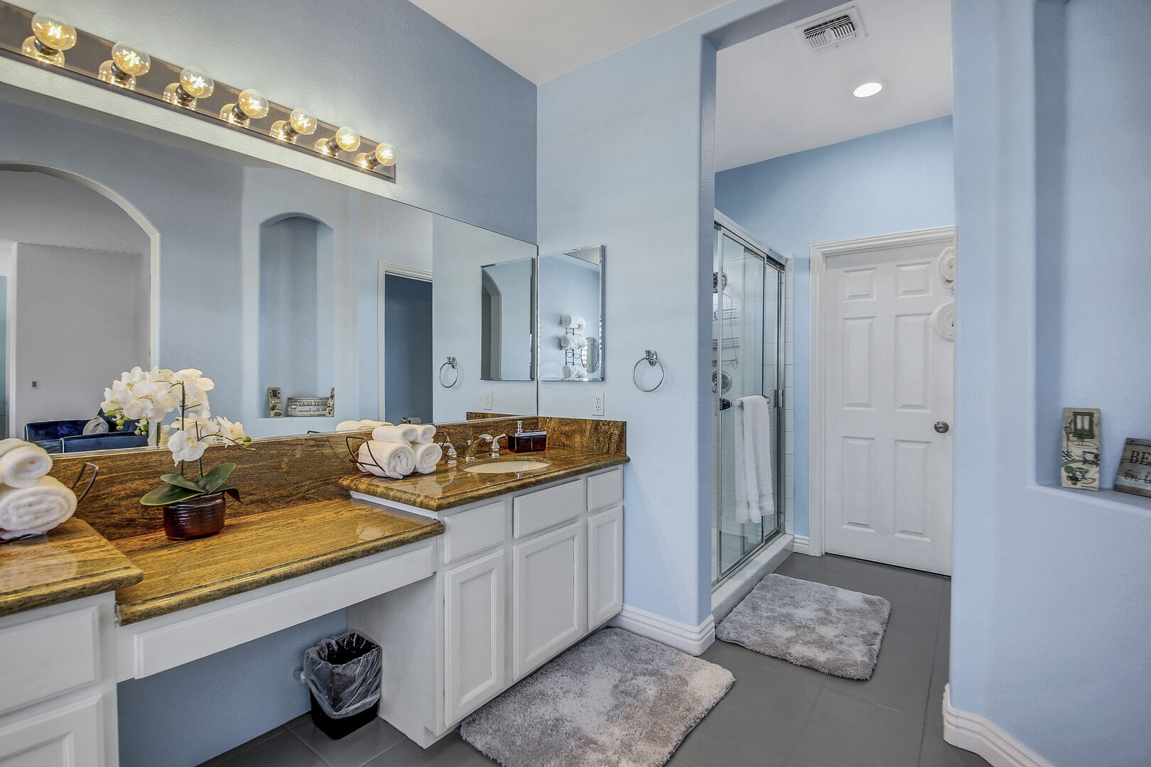 Get ready to head out on the town in this great En Suite Bathroom.