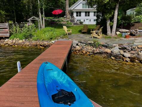 dock access to the lake with 2 kayaks available for guests use