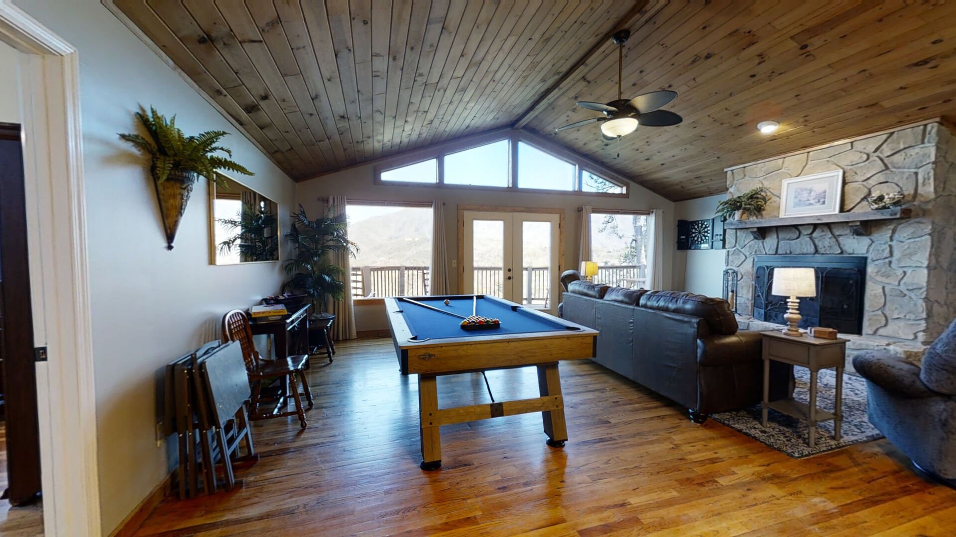 Living area with Pool Table