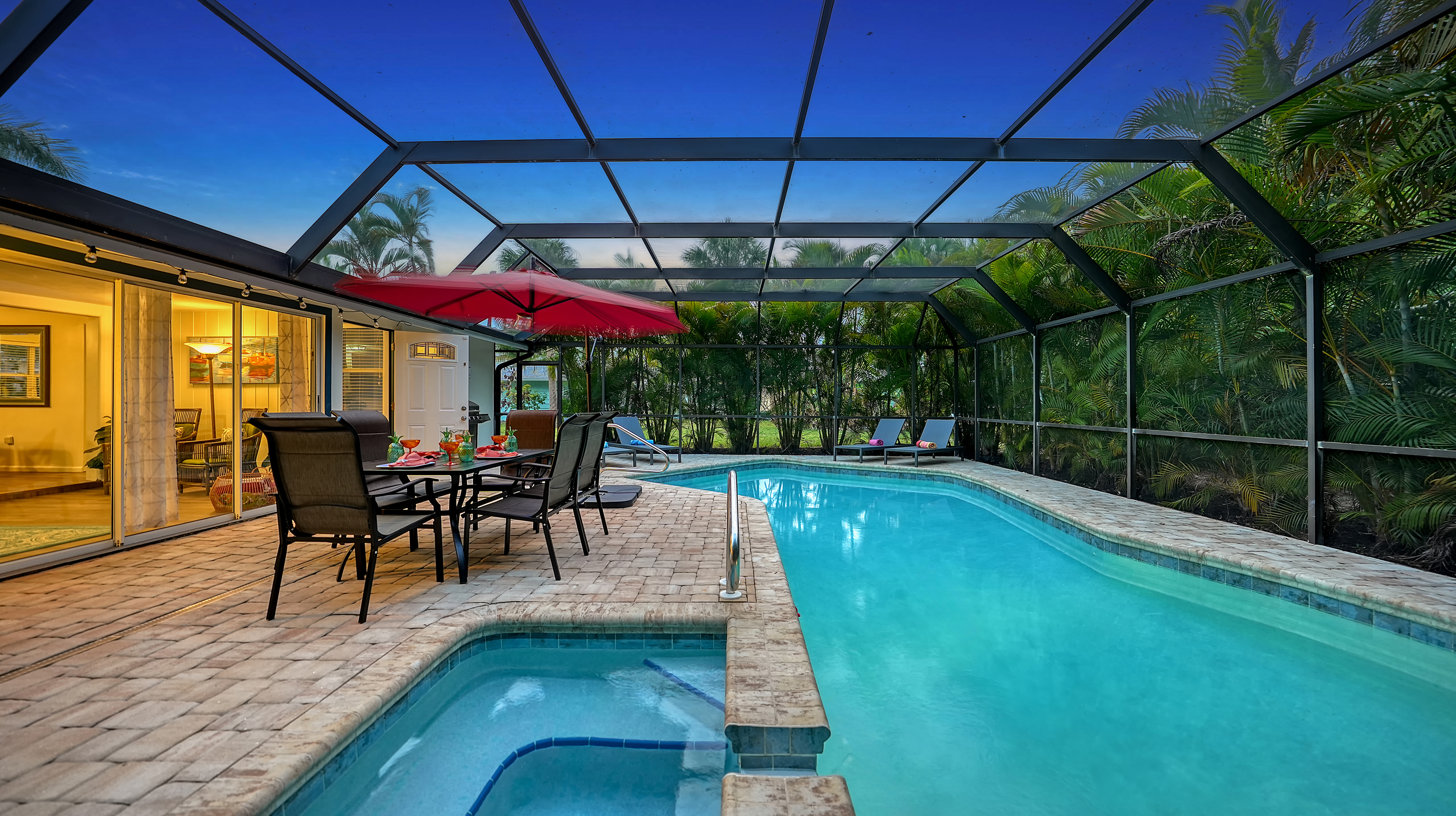 The Palms Cottage | Pet Friendly Home w/ Private Pool & Spa, Walking Distance to Siesta Key Beach!