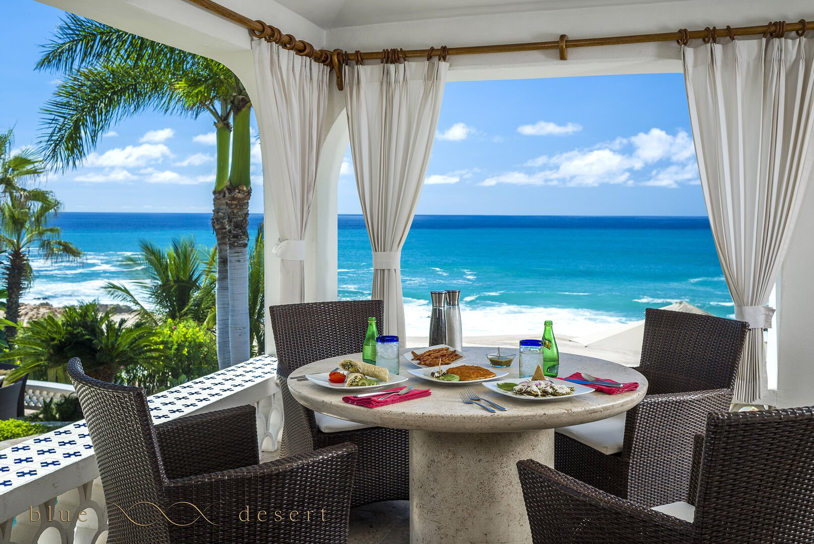 Outdoor dining options, ocean view,