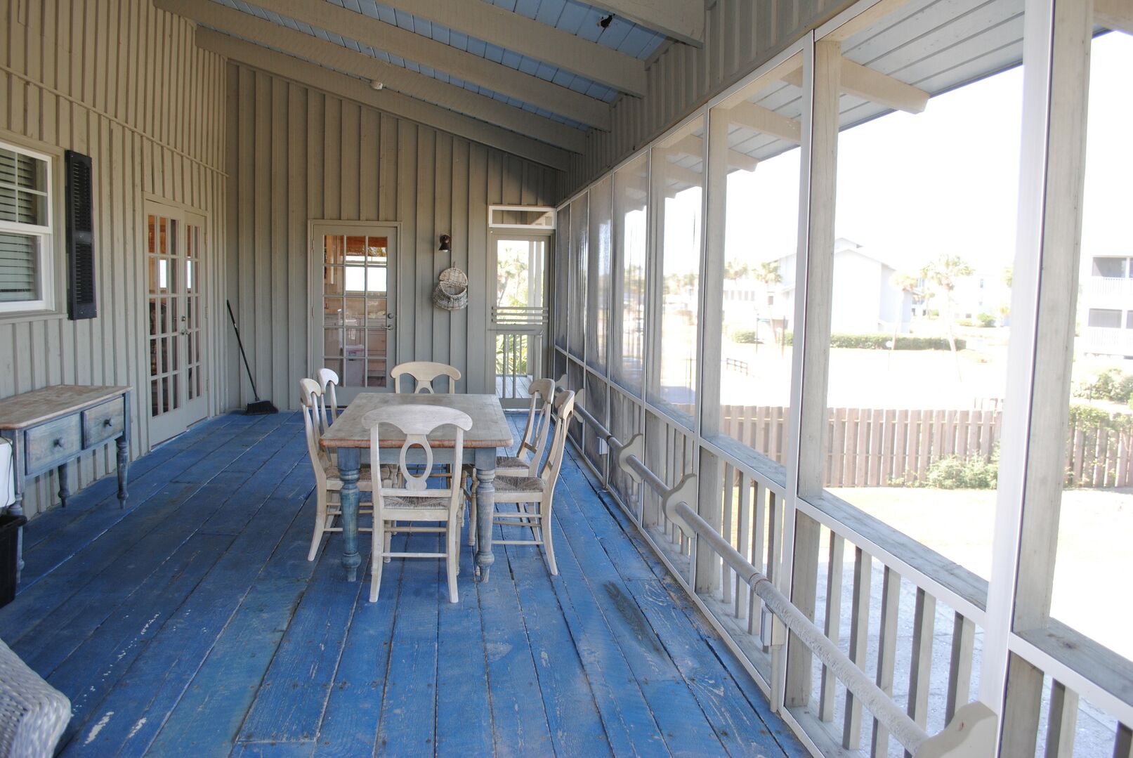 Screened Porch - Accessible from Dining Area/Kitchen
