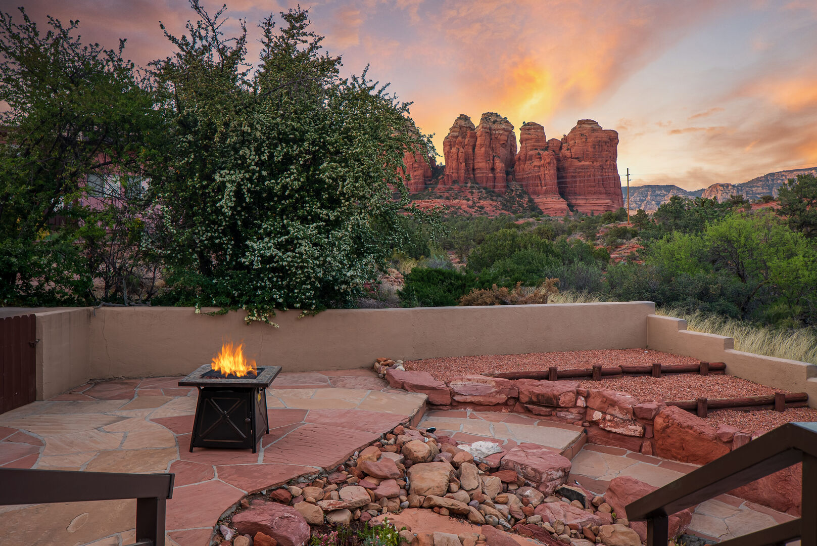 Firepit w/ Gorgeous Red Rock in Background
