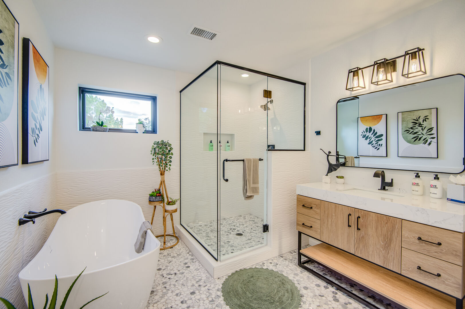 Master En Suite Bathroom with Large Walk-in Shower and Soaking Tub