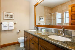 Master En-Suite Bathroom - Shower and Tub