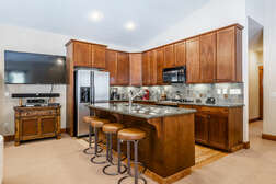 Fully Equipped Kitchen with 4 Bar Stools