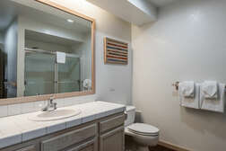 En-Suite Full Master Bathroom - Shower & Tub