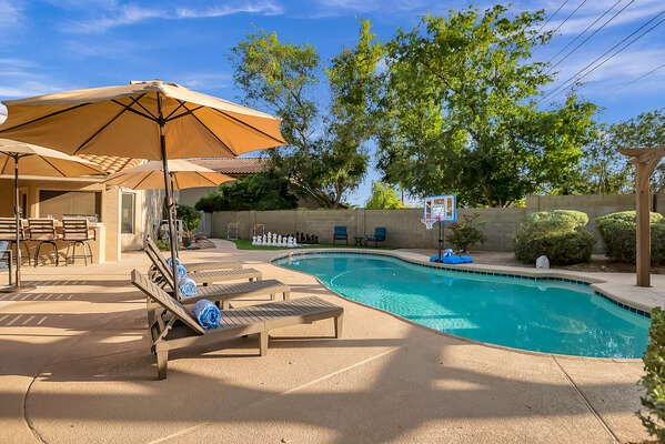 Heated pool, hot tub, putting green, bocce ball, and chessboard too!