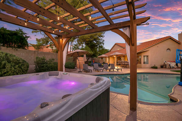 Heated pool, hot tub, putting green, bocce ball, and chessboard too!