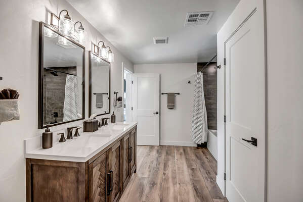 Jack and Jill Bathroom with Tub/Shower Combo