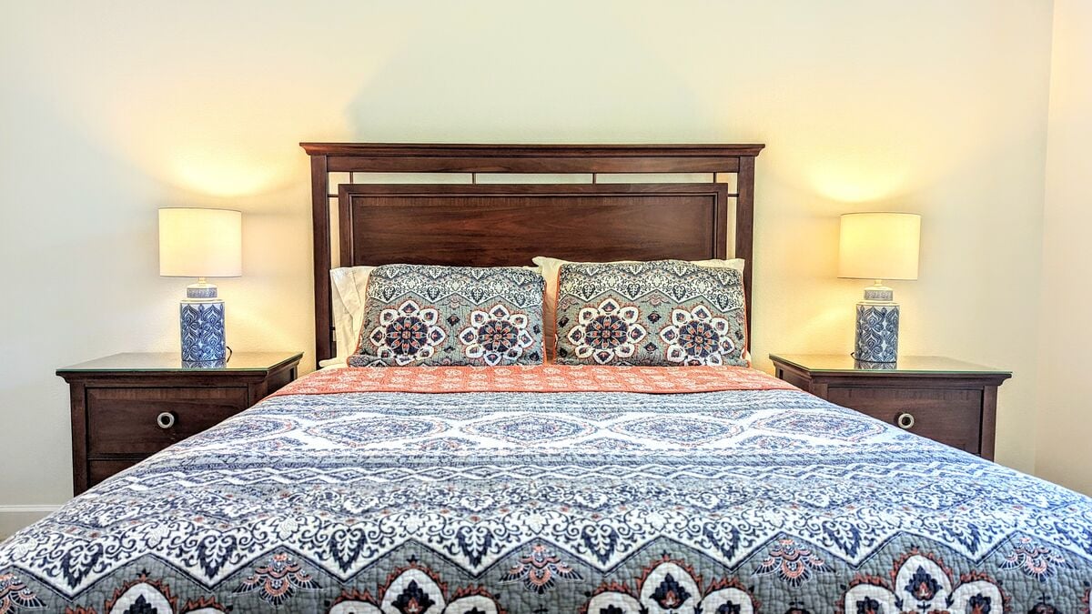Guest Room Queen Bed