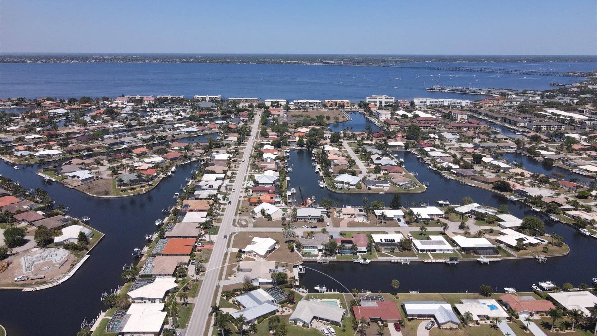 Super close to Charlotte Harbor and Downtown Punta Gorda