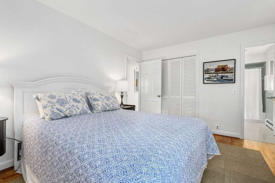 Primary bedroom with convenient en suite - 94 Joshua Jethro Road Chatham Cape Cod - Cape Escape - NEVR