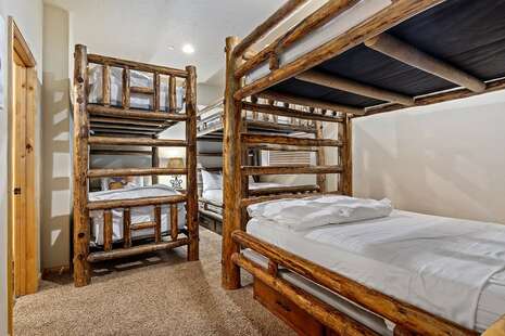 2 f/f and 2t/t bunkbeds downstairs