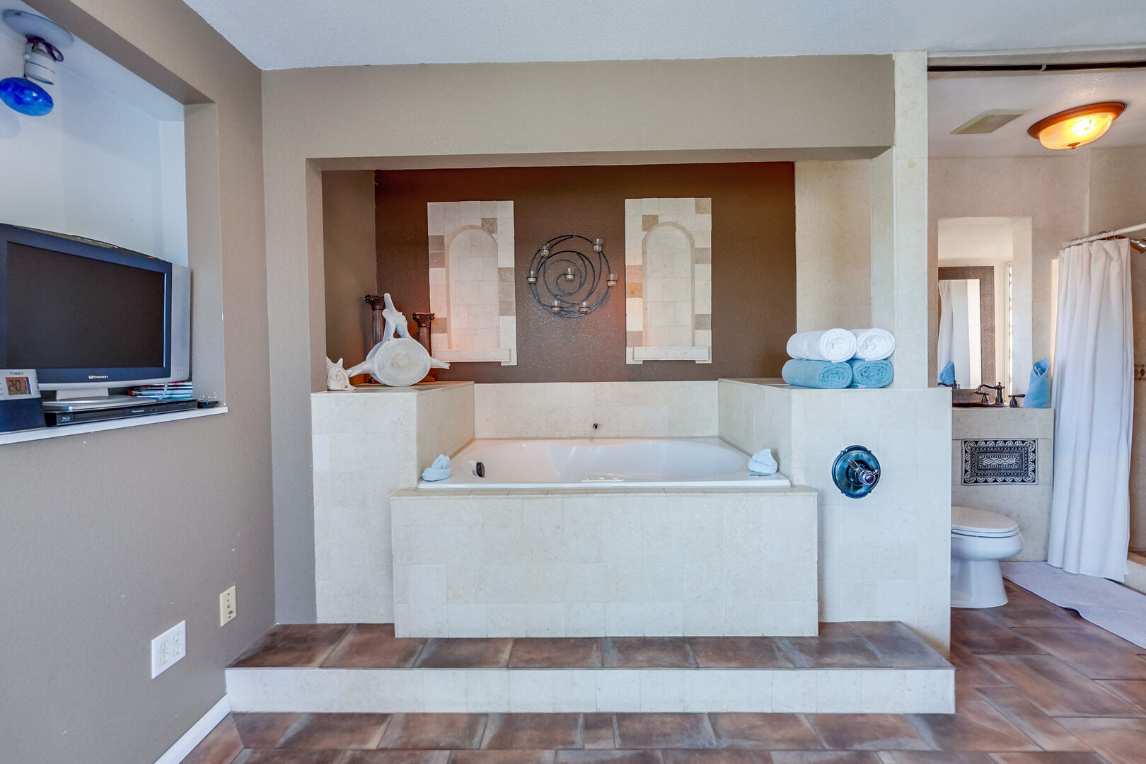 Master bedroom jacuzzi tub, separate toilet, separate vanity and separate shower. Please note: the bathroom amenities are not private, there is no dividing door. The bathroom is within the bedroom.