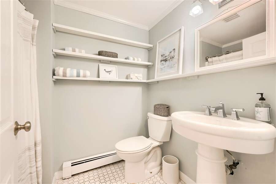 Bathroom #3 main level full bathroom with shower/tub combination - 671 Great Fields Rd Brewster Cape Cod - Beach Glass - New England Vacation Rentals