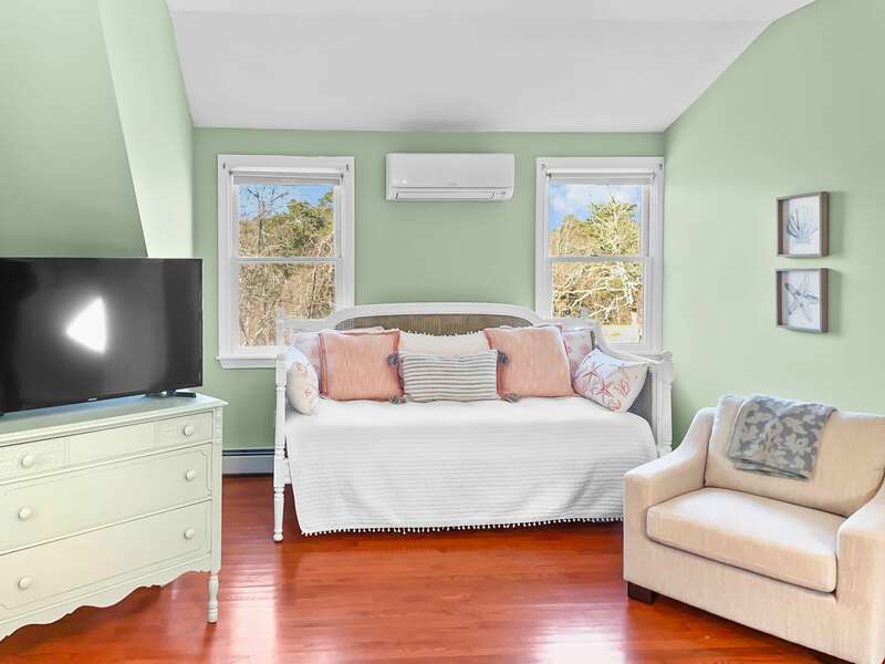 Bedroom #1 has a daybed in the sunny seating area - 671 Great Fields Rd Brewster Cape Cod - Beach Glass - New England Vacation Rentals
