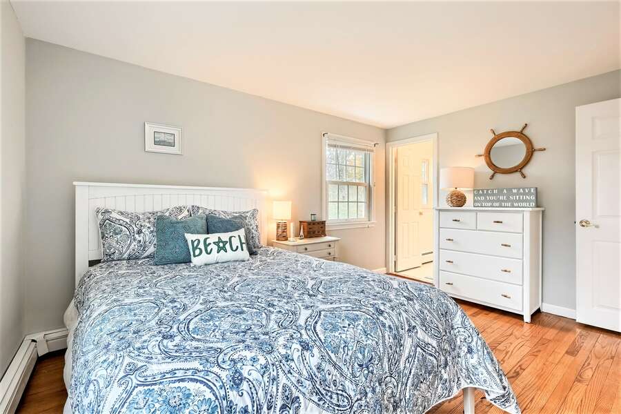 Bedroom #2 main level Queen sized bed with dresser and en suite bath - 671 Great Fields Rd Brewster Cape Cod - Beach Glass - New England Vacation Rentals