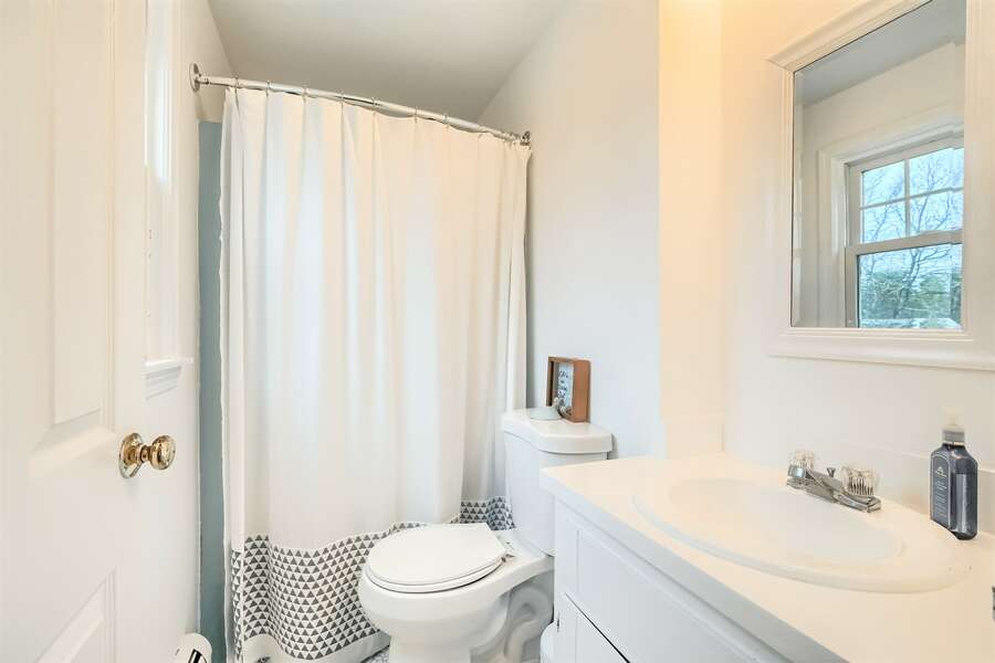 Bathroom #2 en suite to Bedroom #2 full bath with shower - 671 Great Fields Rd Brewster Cape Cod - Beach Glass - New England Vacation Rentals