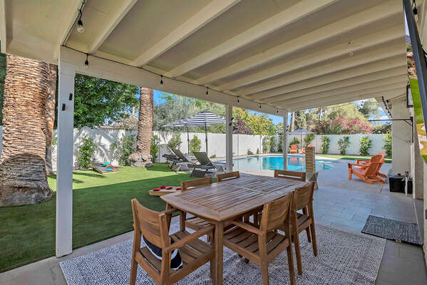 Large Covered Patio with Patio Table