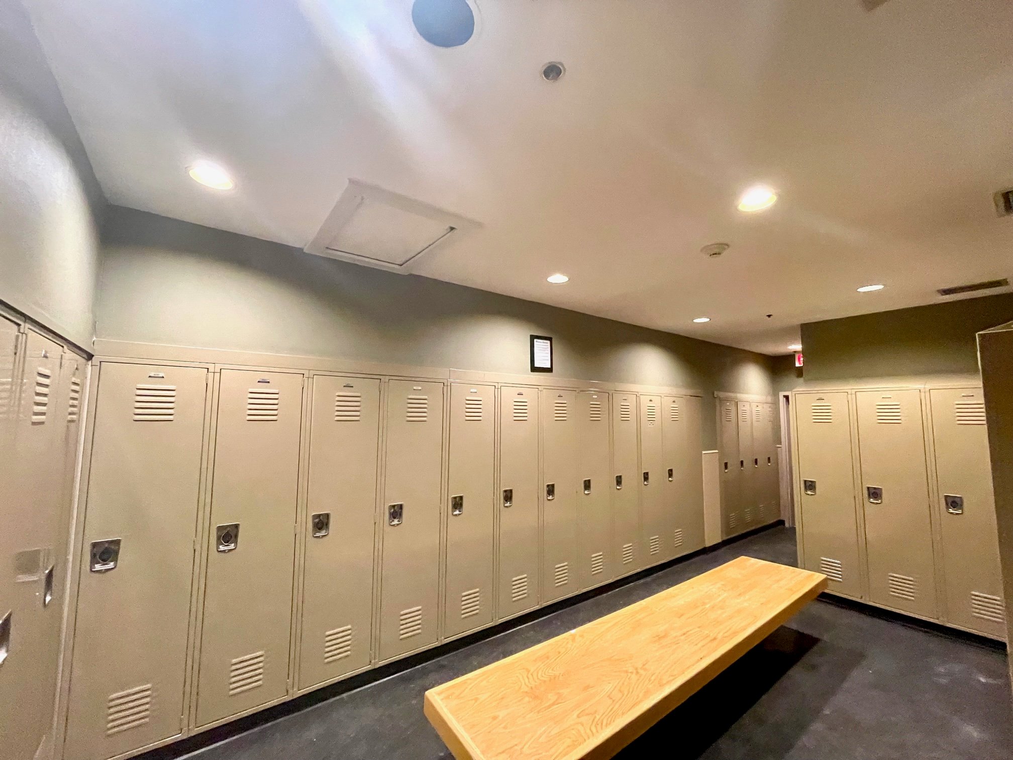 Ski lockers for guest use